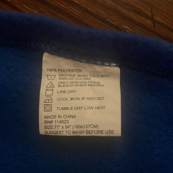 Snuggie - Picture 2 of 2